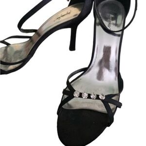 Jacqueline Ferrar Black Stiletto with Diamonds|| size 9.5